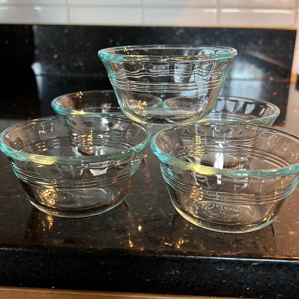 5 VTG Pyrex Green Glass Ramekins